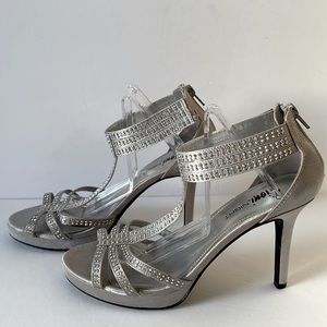Fioni Night Silver Heels Strappy Open Toe Studded Fabric Back Zipper Size 8